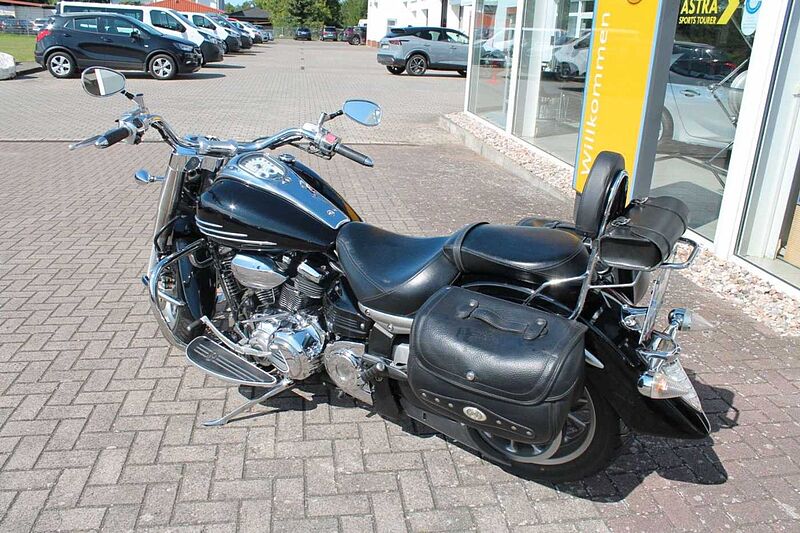 Yamaha XV 1900 Midnightstar Top Ausstattung