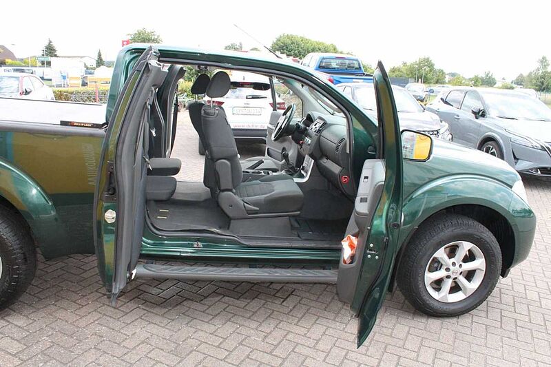 Nissan Navara 2,5 dCi King Cab 4x4 Laderaumrollo